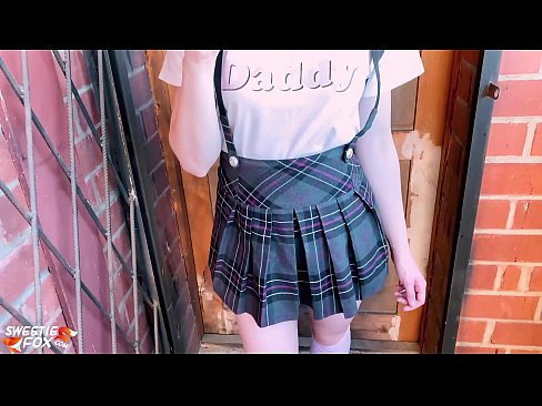 ❤️ A menina da escola chupa profundamente a piça e fode em vez de aulas. ❤❌ Porno em nós ﹏