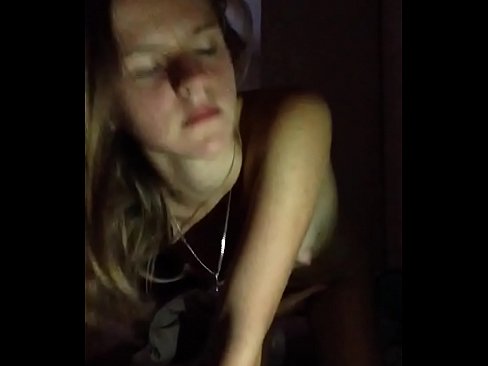 ❤️ Uma garota se masturba e se ejacula ❤❌ Porno em nós ﹏